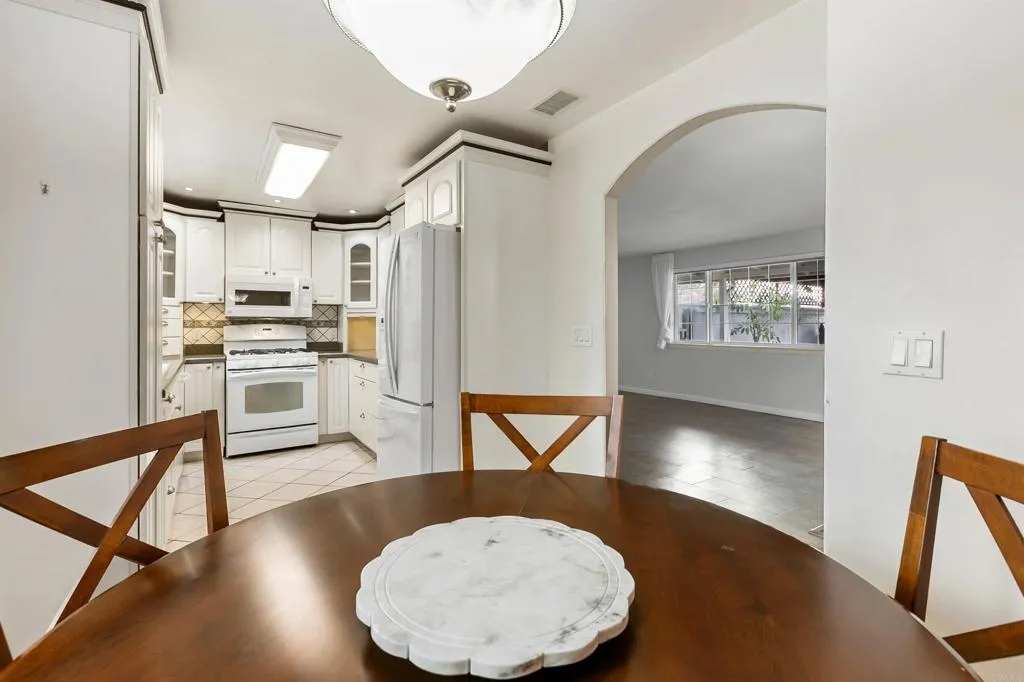 https://cdn.realtyfeed.com/cdn/127/307077566/eb7c75d5b802c0691559664db94f0920.webp