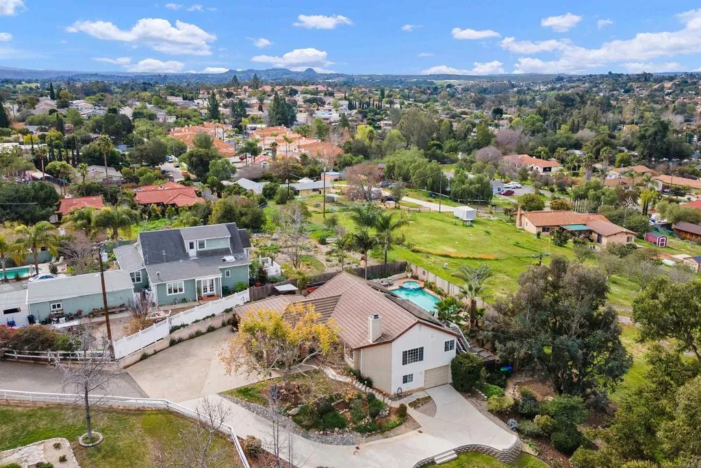 https://cdn.realtyfeed.com/cdn/127/307077584/32612fe9fd30f111f0487f39c0925fbf.webp