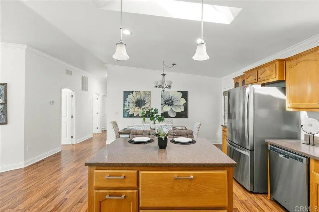 https://cdn.realtyfeed.com/cdn/127/307077646/f55c290bad30f07ea1416186248e9949.webp