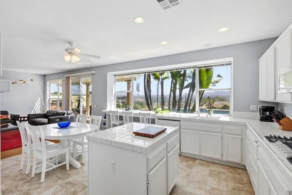 https://cdn.realtyfeed.com/cdn/127/307077712/4f2240cd4ea578518e182c5844e4fd98.webp