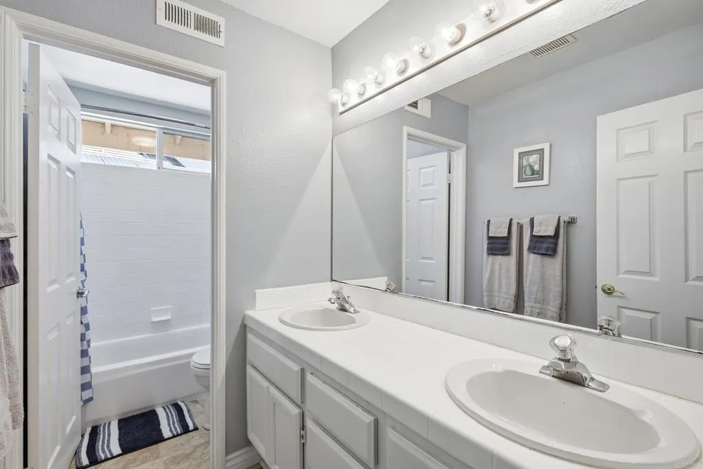 https://cdn.realtyfeed.com/cdn/127/307077712/ff6cb3eb4d1a6c75e0899dc3d32a495d.webp