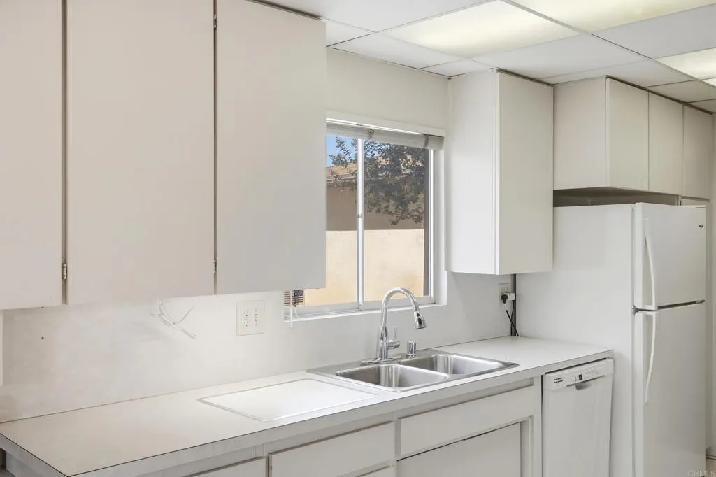 https://cdn.realtyfeed.com/cdn/127/307077740/2f03d86233318d823a1abda078facab9.webp