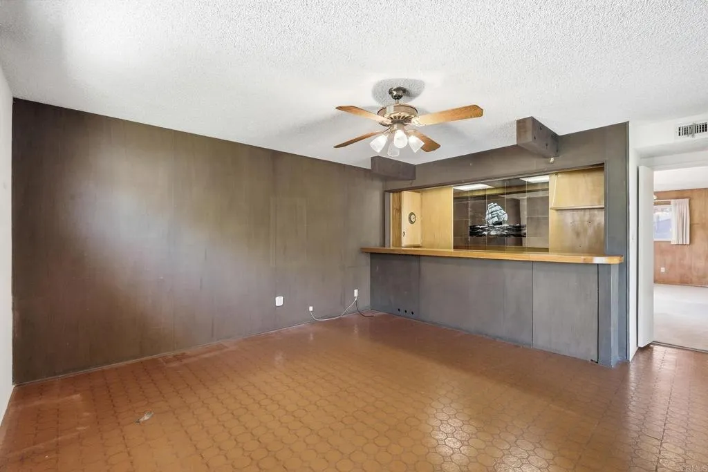 https://cdn.realtyfeed.com/cdn/127/307077740/caf1ad61886a8f464bc1b81467f3c4ee.webp