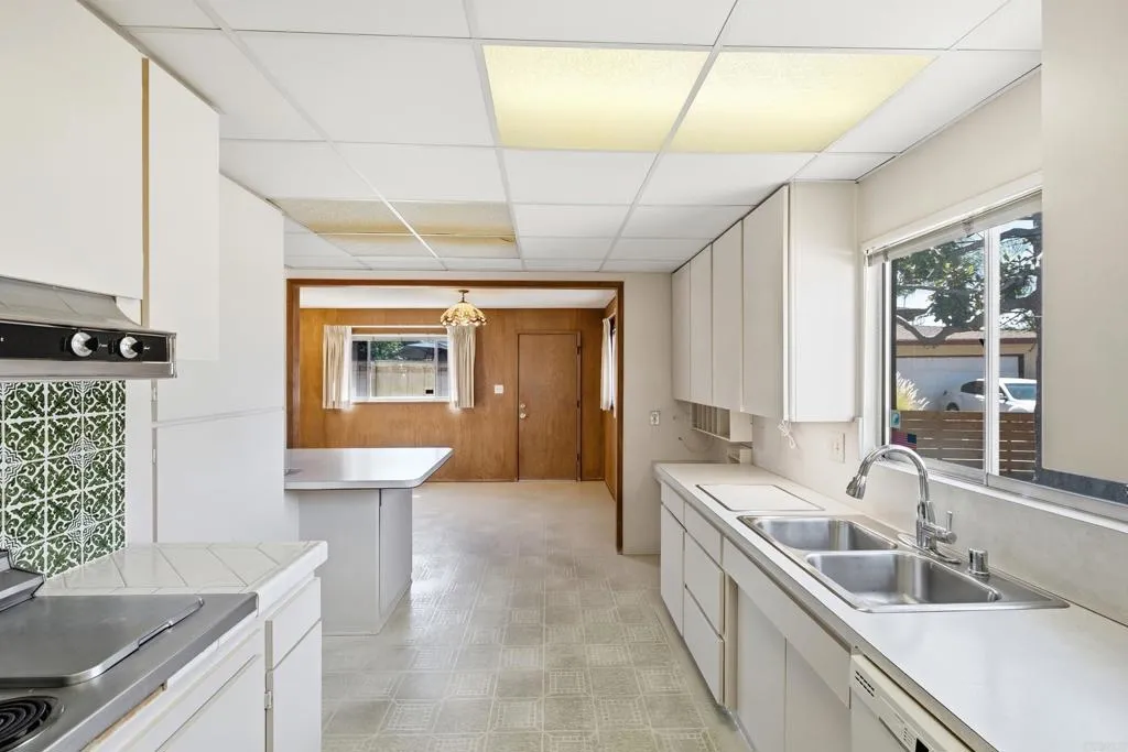 https://cdn.realtyfeed.com/cdn/127/307077740/f5286e09f82f55e4442aa1178546ec08.webp