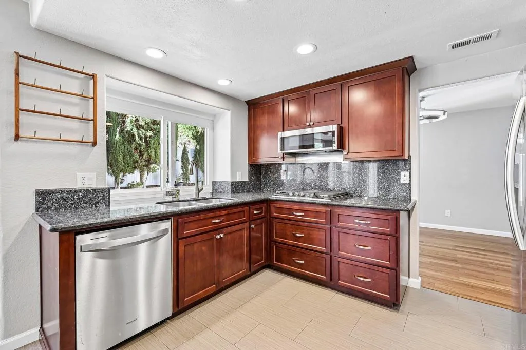 https://cdn.realtyfeed.com/cdn/127/307077778/6db891d56867c55bc7a07e2b8941e5b5.webp