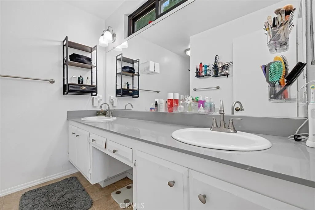 https://cdn.realtyfeed.com/cdn/127/307077828/f5b6a5668564cb00dc202fe250459700.webp