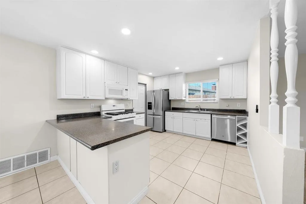 https://cdn.realtyfeed.com/cdn/127/307077842/95eda62095b6d884537017e775cdd4fb.webp