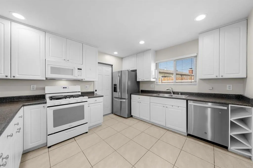 https://cdn.realtyfeed.com/cdn/127/307077842/9738d58fbb1d2d029a6034f6430eb9fc.webp