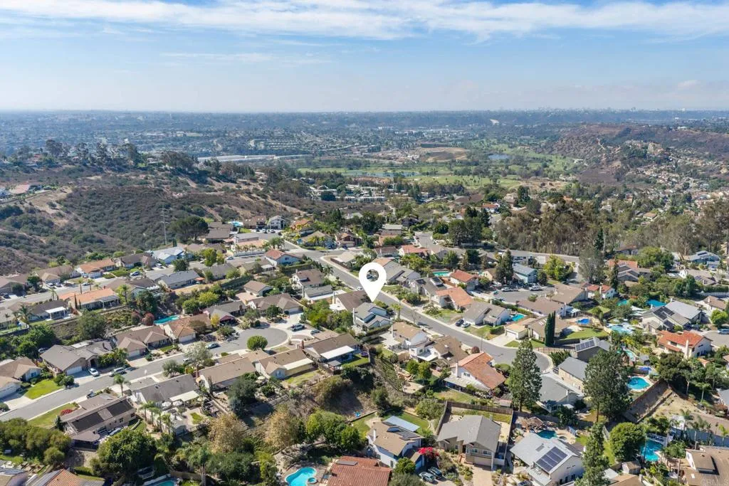 https://cdn.realtyfeed.com/cdn/127/307077907/551da6a1b7f971247aae928e6b626f07.webp