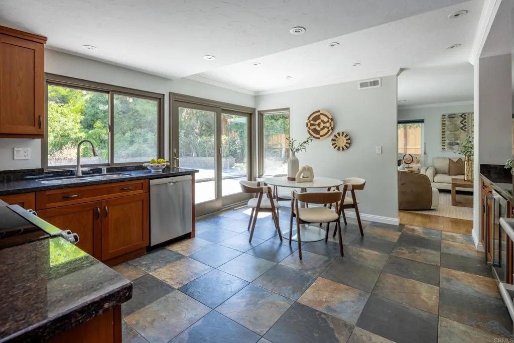 https://cdn.realtyfeed.com/cdn/127/307077907/836db2e7ea5e6792d125d9f3581c6e1f.webp