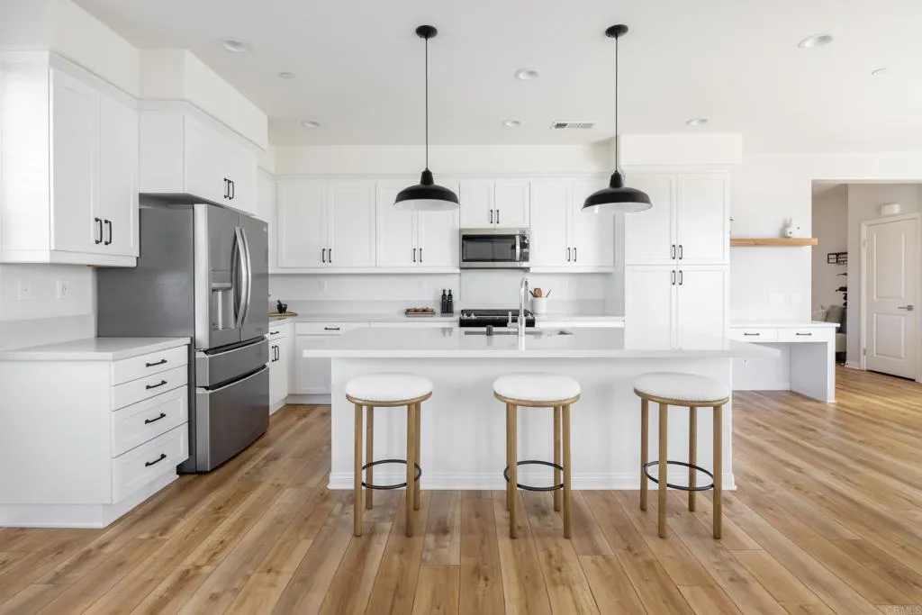 https://cdn.realtyfeed.com/cdn/127/307077922/523a7cdebd1adaa5df067439b0819ed1.webp