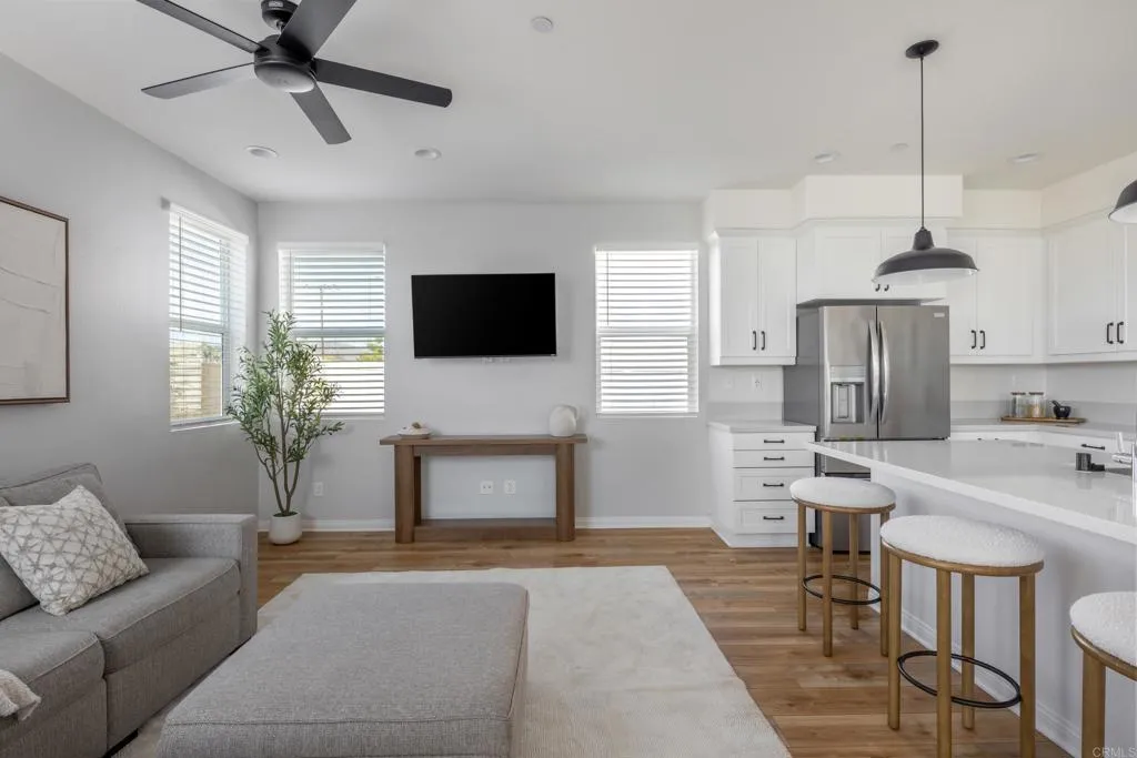 https://cdn.realtyfeed.com/cdn/127/307077922/de9bee8f6848eeed454c6ecb5ee68ed2.webp