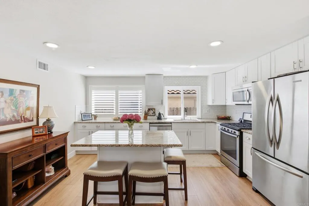 https://cdn.realtyfeed.com/cdn/127/307078004/02392d684a2441fae1b61859bdeea3b2.webp