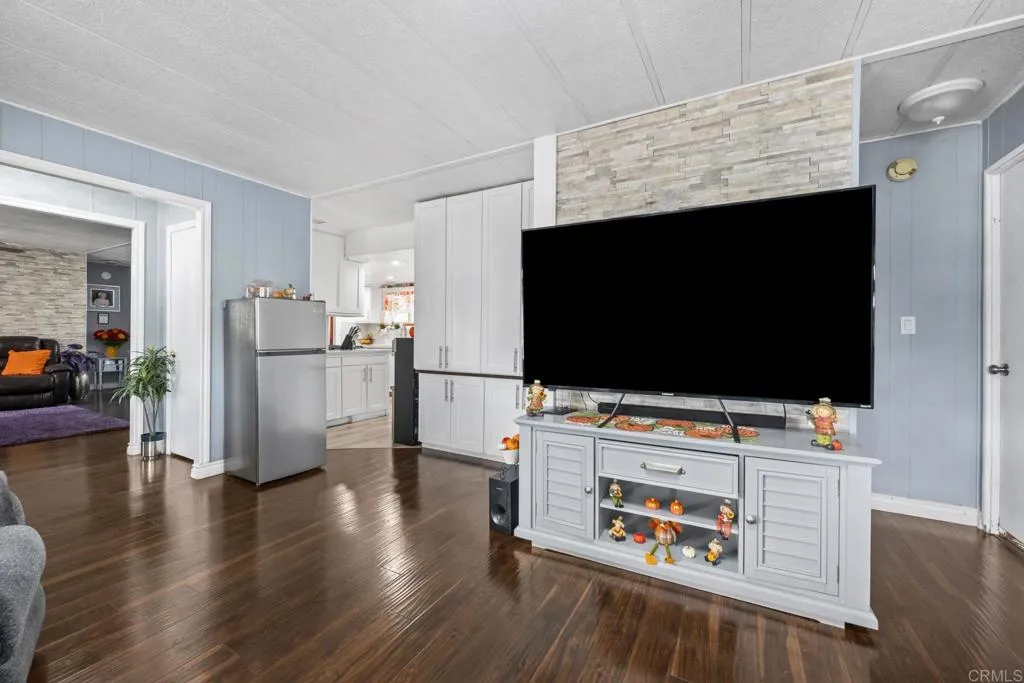 https://cdn.realtyfeed.com/cdn/127/307078022/ce75cf7114c7ddeb375f7631e6ec98d4.webp