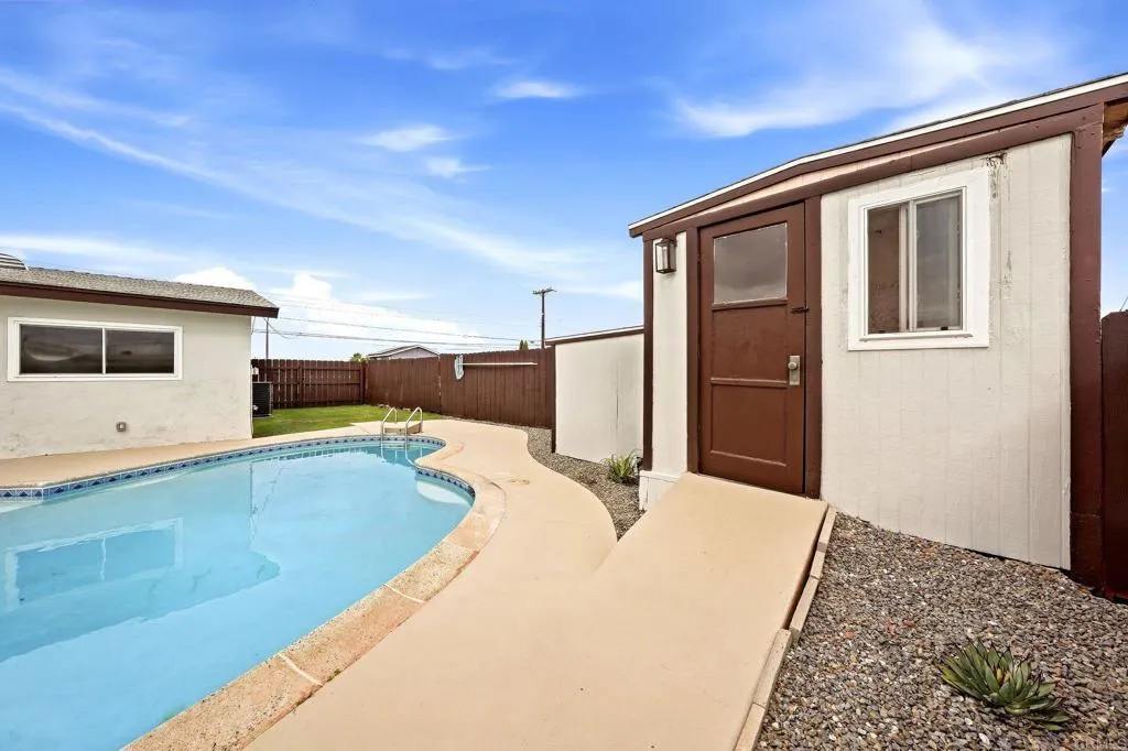 https://cdn.realtyfeed.com/cdn/127/307078035/4e79db7dbcbe6a5db9793516e2b4fa21.webp