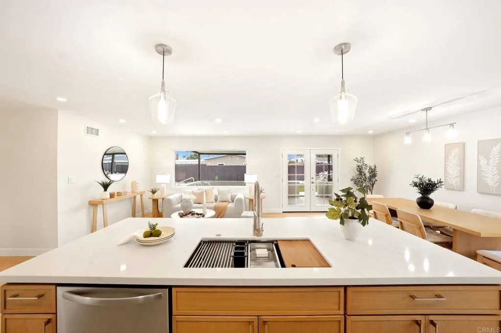 https://cdn.realtyfeed.com/cdn/127/307078035/8dd0570de88e83e316286e18d8de66b7.webp