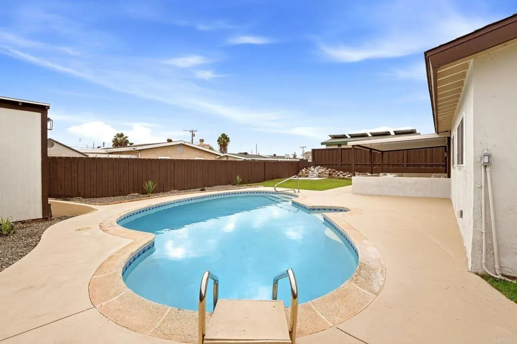 https://cdn.realtyfeed.com/cdn/127/307078035/aab6ff1785ccf76714077d25477262fe.webp