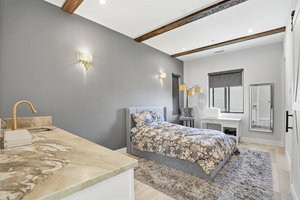 https://cdn.realtyfeed.com/cdn/127/307078084/1b53f06d5aff60b58e878a3cbbbd5795.webp