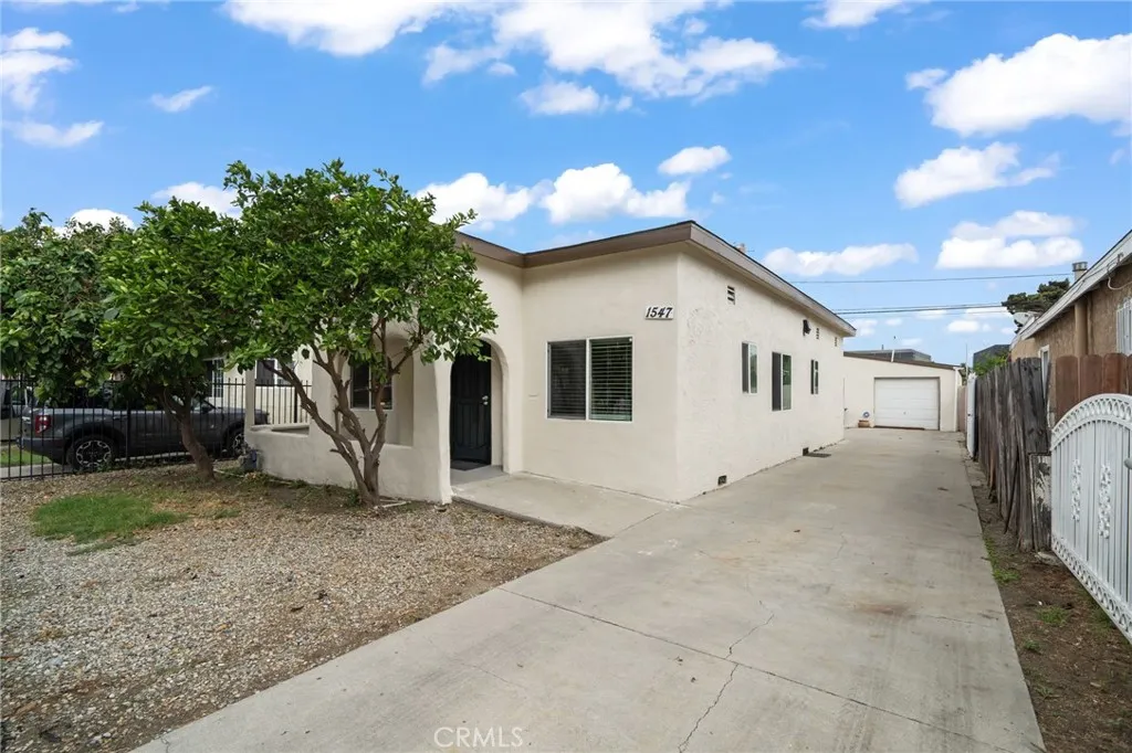1547 W 65th
