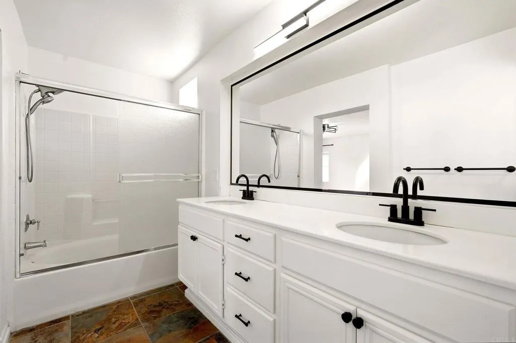 https://cdn.realtyfeed.com/cdn/127/307078210/c7cec51784af9b278edc2cf441a3463c.webp