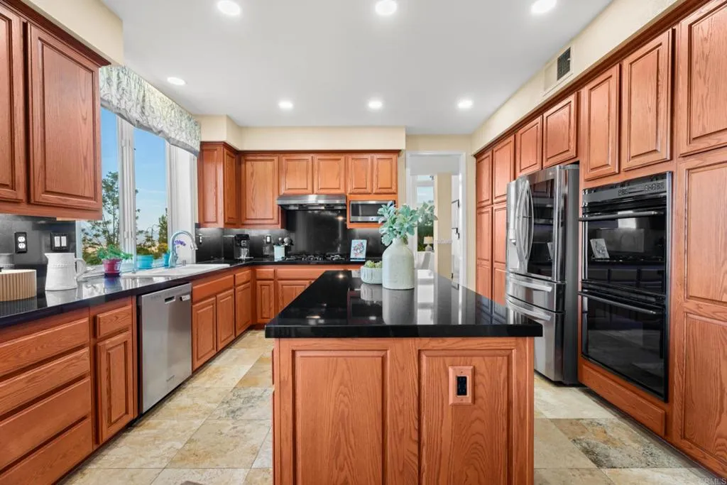 https://cdn.realtyfeed.com/cdn/127/307078272/118bbe1aa28974cffea50dd918bba21c.webp