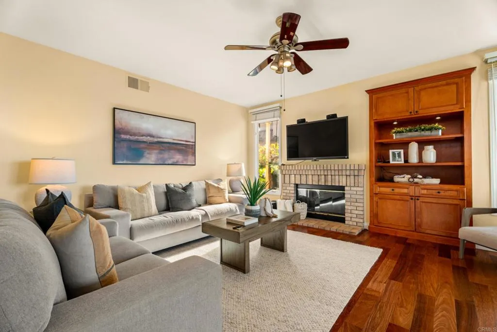 https://cdn.realtyfeed.com/cdn/127/307078272/13b1271615d109d10eaba3f6d69df45c.webp