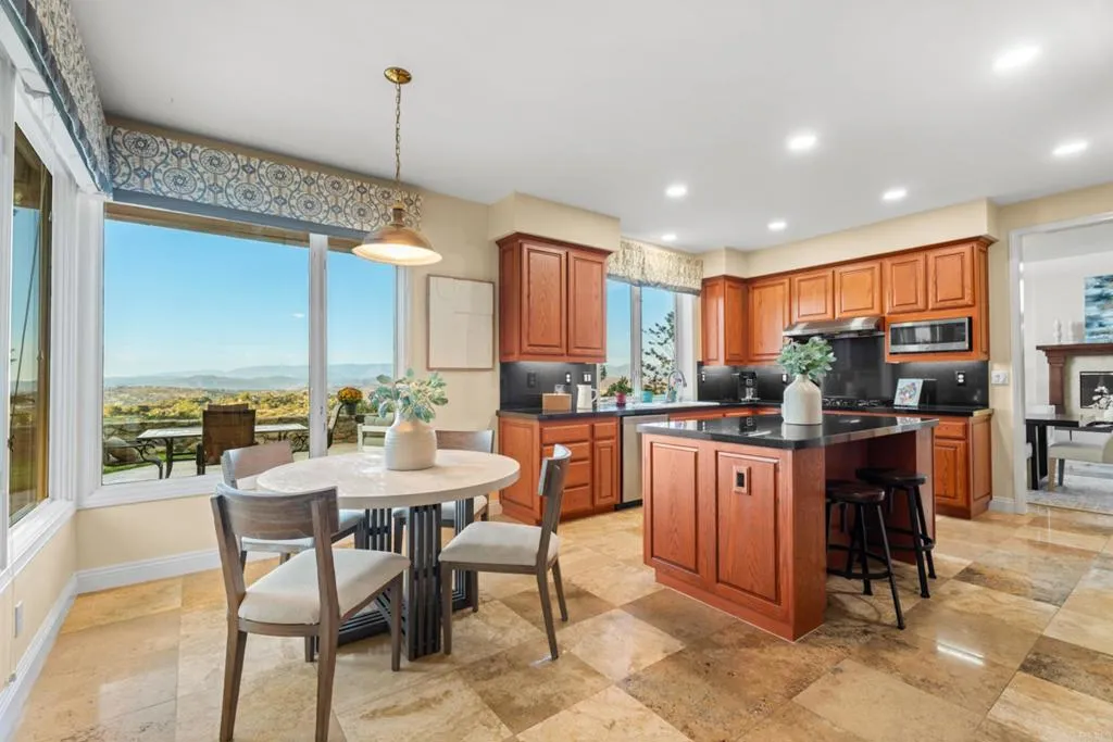 https://cdn.realtyfeed.com/cdn/127/307078272/60007a56ffe847f717ff07d08b9dbd1d.webp