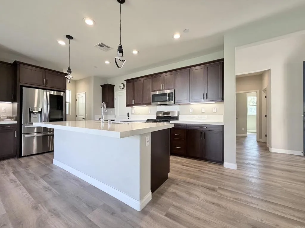https://cdn.realtyfeed.com/cdn/127/307078318/daedf6a870d3801028fec9901d2d3081.webp