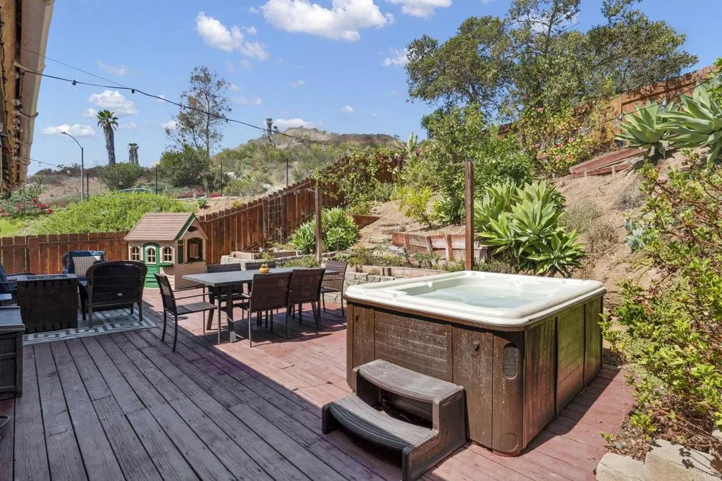 https://cdn.realtyfeed.com/cdn/127/307078360/a8d1a7fcfec562fbffb71cb010d5074a.webp