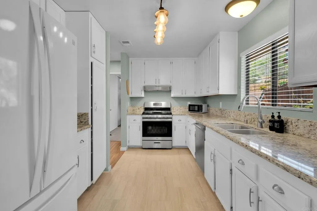 https://cdn.realtyfeed.com/cdn/127/307078360/ad06a1bd718e3d0df897c850ed31f68b.webp