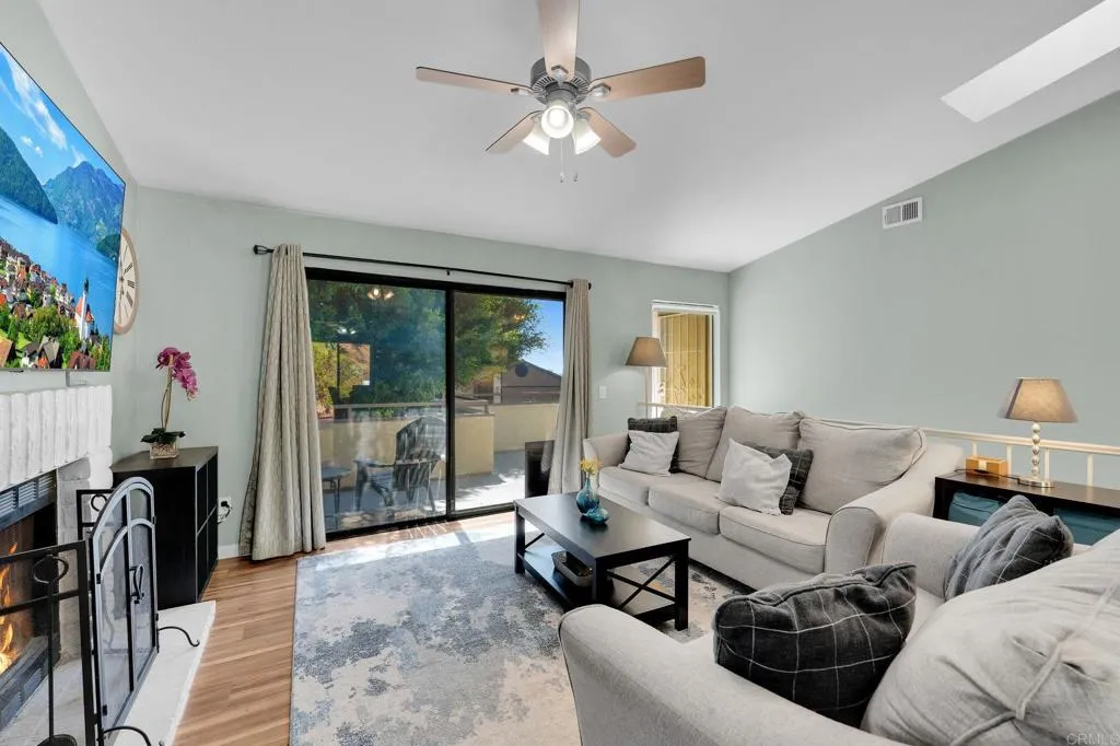 https://cdn.realtyfeed.com/cdn/127/307078360/fdf34d127cf9f53f0cad056df8387cc1.webp