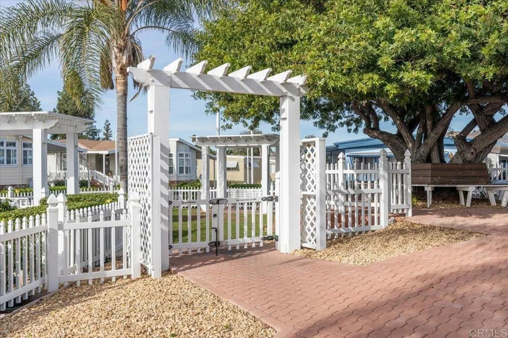 https://cdn.realtyfeed.com/cdn/127/307078526/54cf113bf8d160f0f79478b672464985.webp