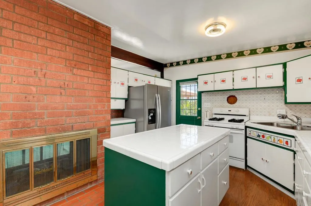 https://cdn.realtyfeed.com/cdn/127/307078561/7fb440178aeb087f821390c74d89f2d9.webp