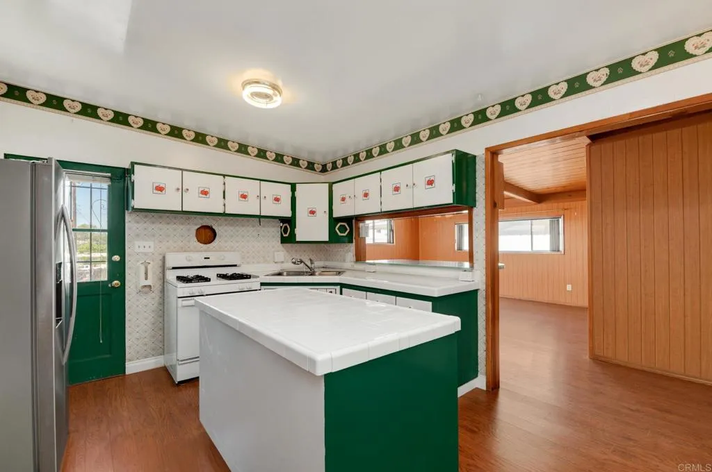 https://cdn.realtyfeed.com/cdn/127/307078561/8d82a758f3c7b4177339339b60620c5e.webp
