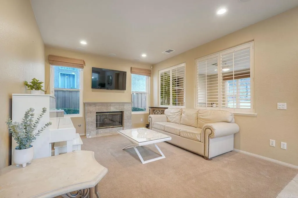 https://cdn.realtyfeed.com/cdn/127/307078590/f7e5ff6d0014c64c73fe2b1edb566613.webp
