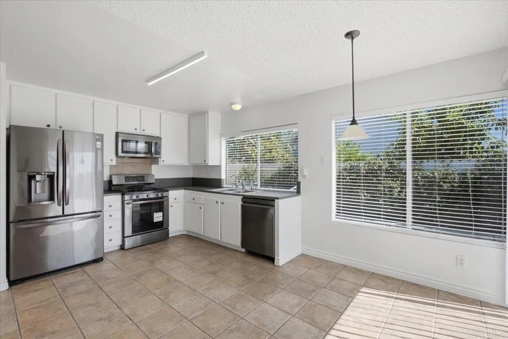 6859 Paris Way, San Diego, CA 92139 - Photo 5 of 33, San Diego, CA