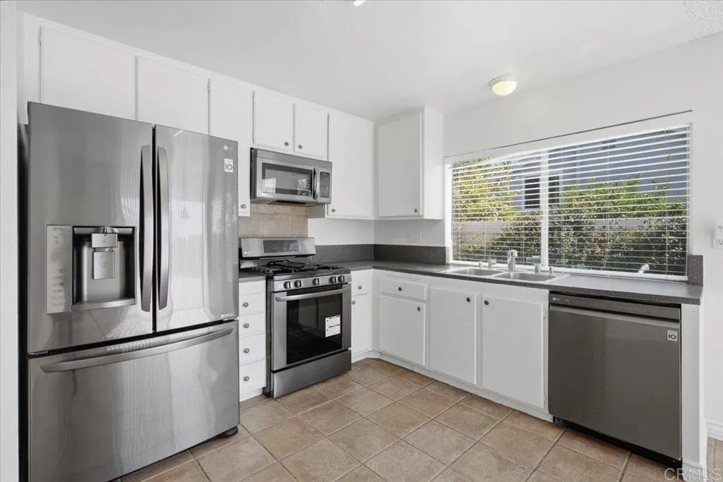 6859 Paris Way, San Diego, CA 92139 - Photo 4 of 33, San Diego, CA