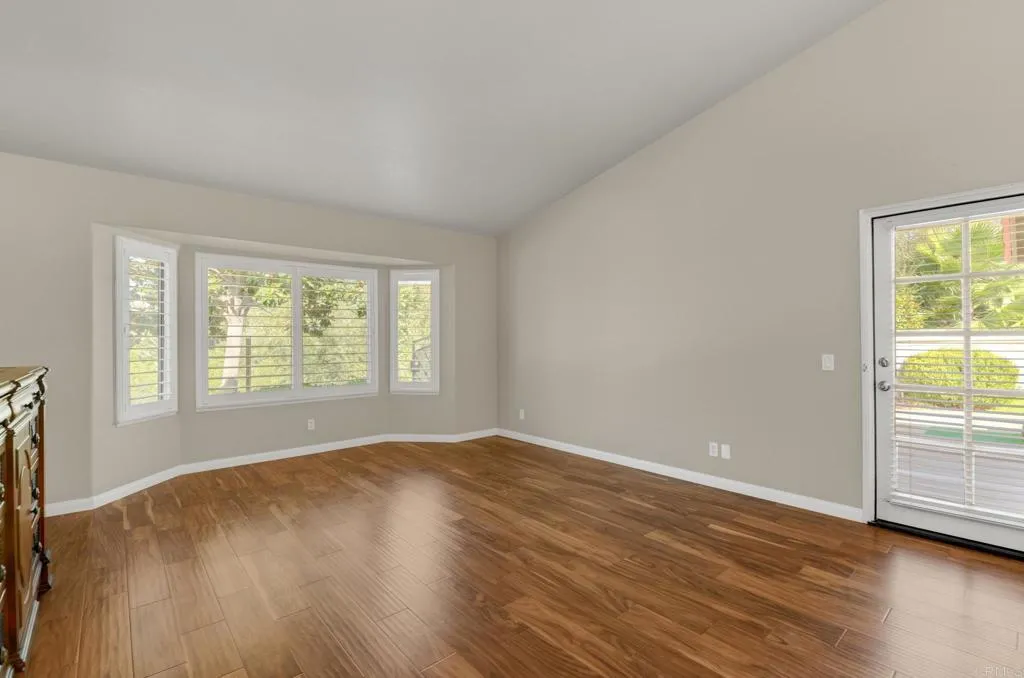 https://cdn.realtyfeed.com/cdn/127/307078639/97bf84b2d74bfad8eabc1b213e4412cb.webp