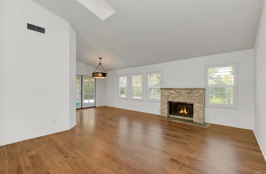 https://cdn.realtyfeed.com/cdn/127/307078639/b5a2a9a2719878029a56ddbcc639a41c.webp