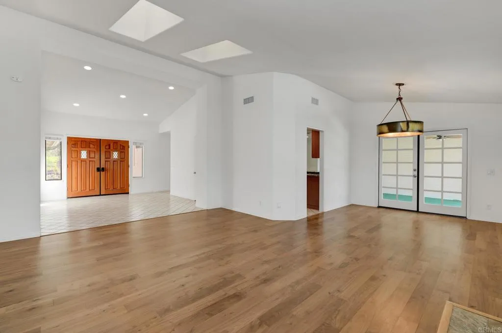 https://cdn.realtyfeed.com/cdn/127/307078639/be6e13e961ced3a95cd4cd1f0c0ee193.webp