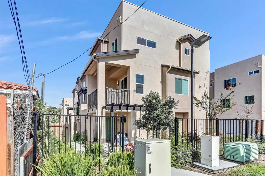 https://cdn.realtyfeed.com/cdn/127/307078693/89a7245298adaac8a31f94da17930420.webp