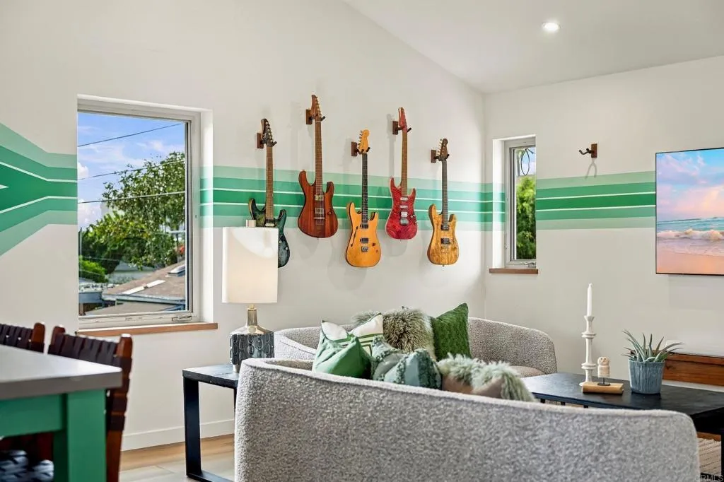 https://cdn.realtyfeed.com/cdn/127/307078725/ecccf087fc2a4cc8c372e80457c1b172.webp