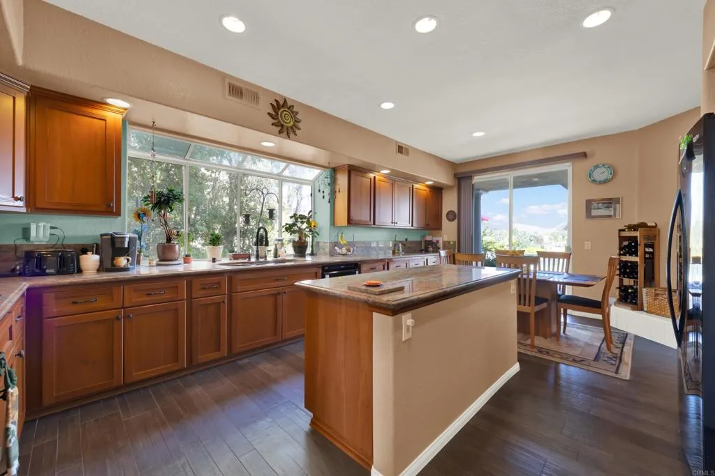 https://cdn.realtyfeed.com/cdn/127/307078765/0eee1db11c4417dec8ec6e2e5de846bb.webp