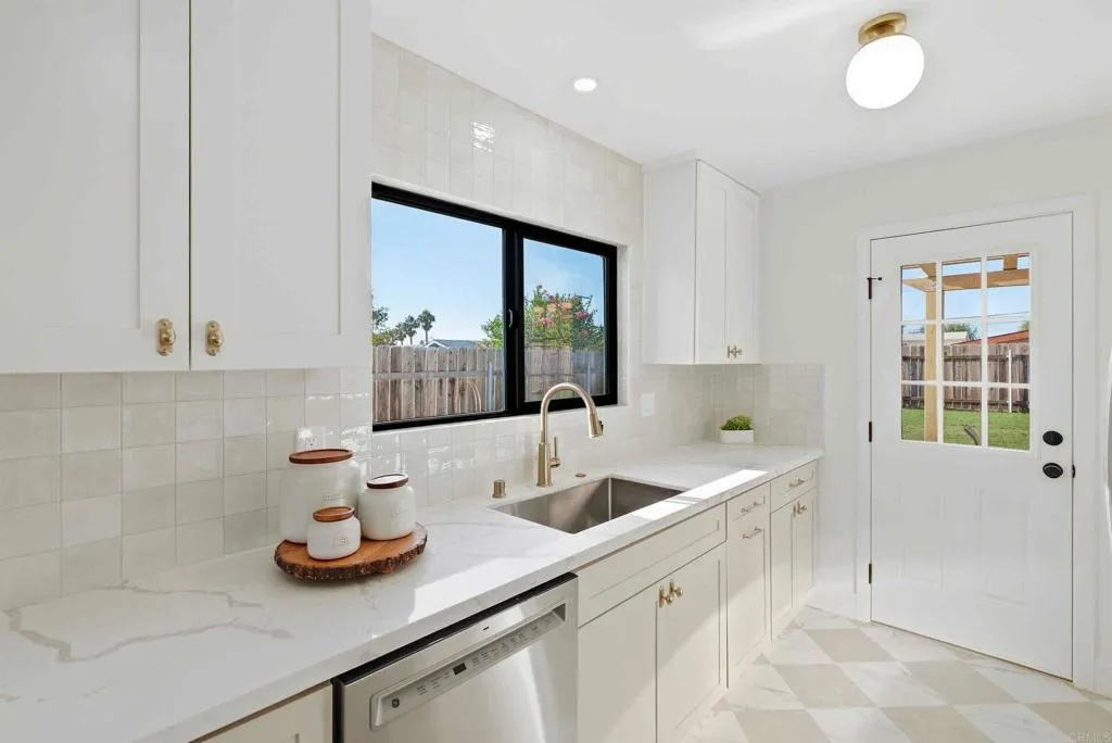 https://cdn.realtyfeed.com/cdn/127/307078862/25eb04611c034c8b7903783a5e938ed6.webp