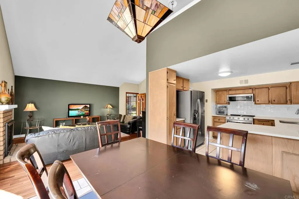 https://cdn.realtyfeed.com/cdn/127/307078881/e845d83b590adc92a3ddc171bdf268c6.webp
