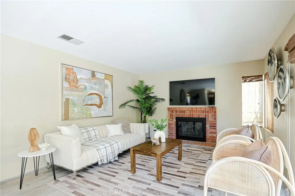 https://cdn.realtyfeed.com/cdn/127/307078977/7ef8ceac05494abad57bc2e3ab9a5003.webp