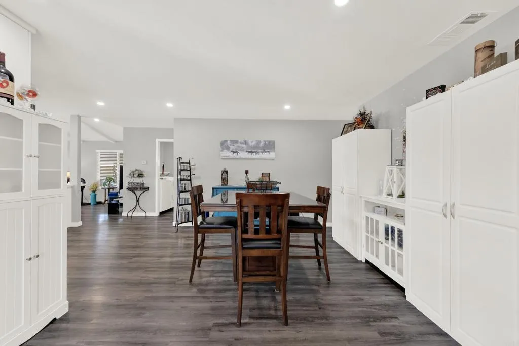 https://cdn.realtyfeed.com/cdn/127/307079039/cecb0478a6f484aa875b5c04006320fd.webp
