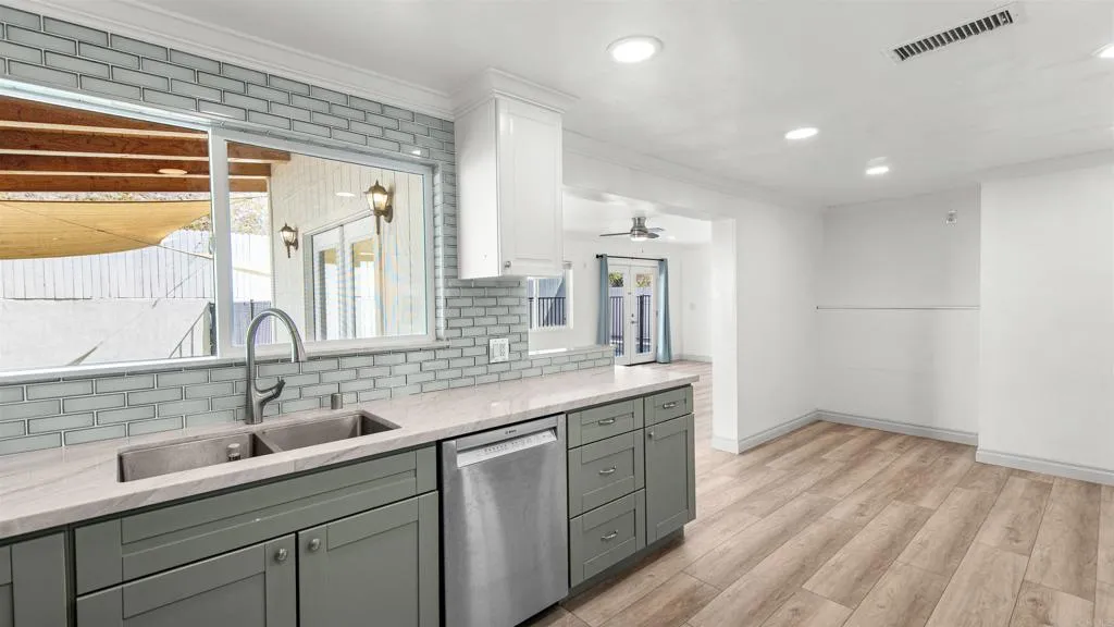 https://cdn.realtyfeed.com/cdn/127/307079140/052e211d57aa0c29c3a7817e89541d9e.webp