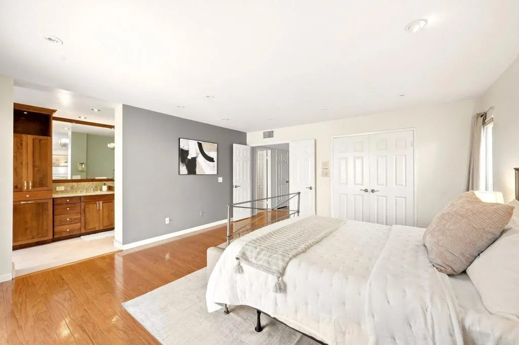 https://cdn.realtyfeed.com/cdn/127/307079225/2a781e45729047f119c11f3a61fb9dd3.webp