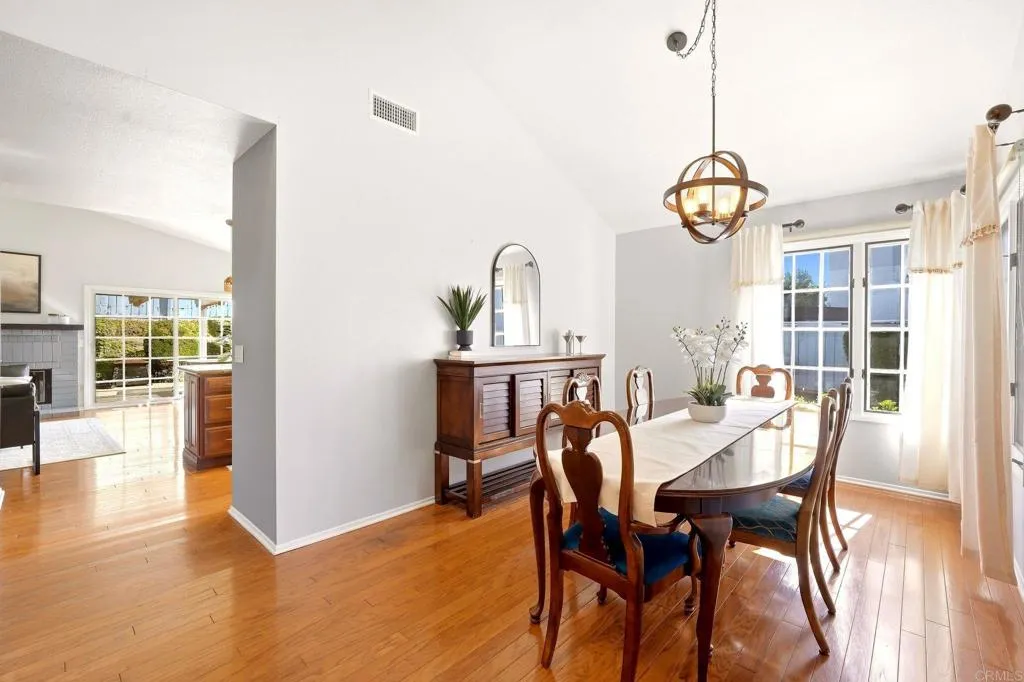 https://cdn.realtyfeed.com/cdn/127/307079225/c84e7b83252eca21d32aabfdaadb1cbb.webp
